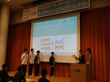 受賞式の様子:「チームポット夫人」の皆さん